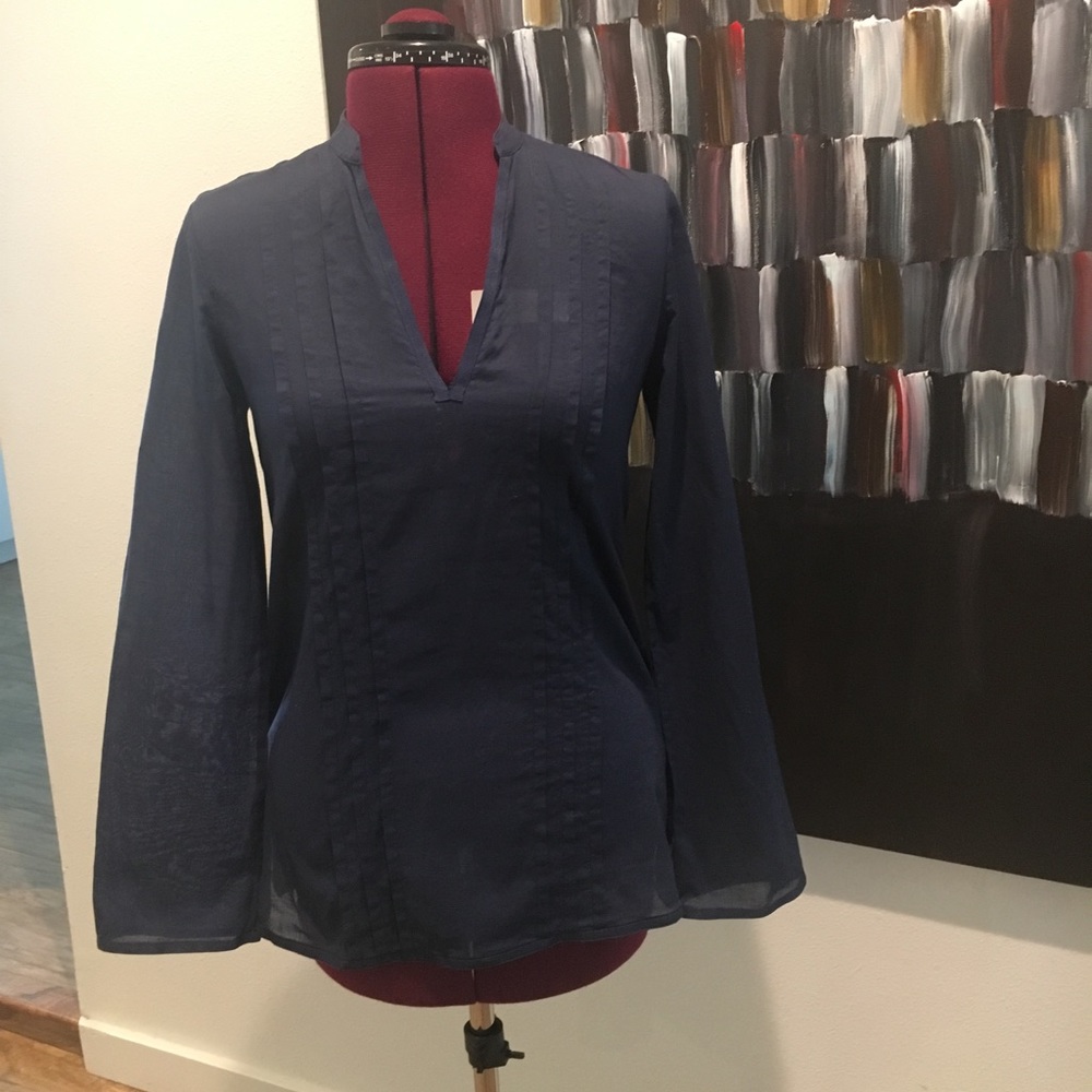 Vineyard Vines Navy blue long sleeve tunic shirt.